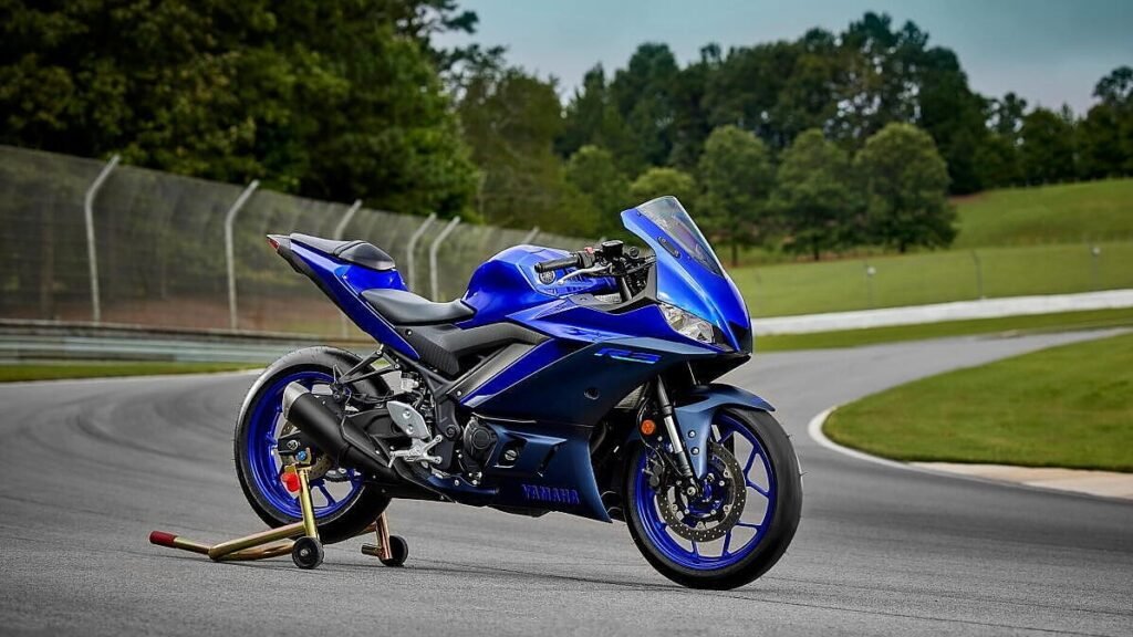 Yamaha R3 Racked