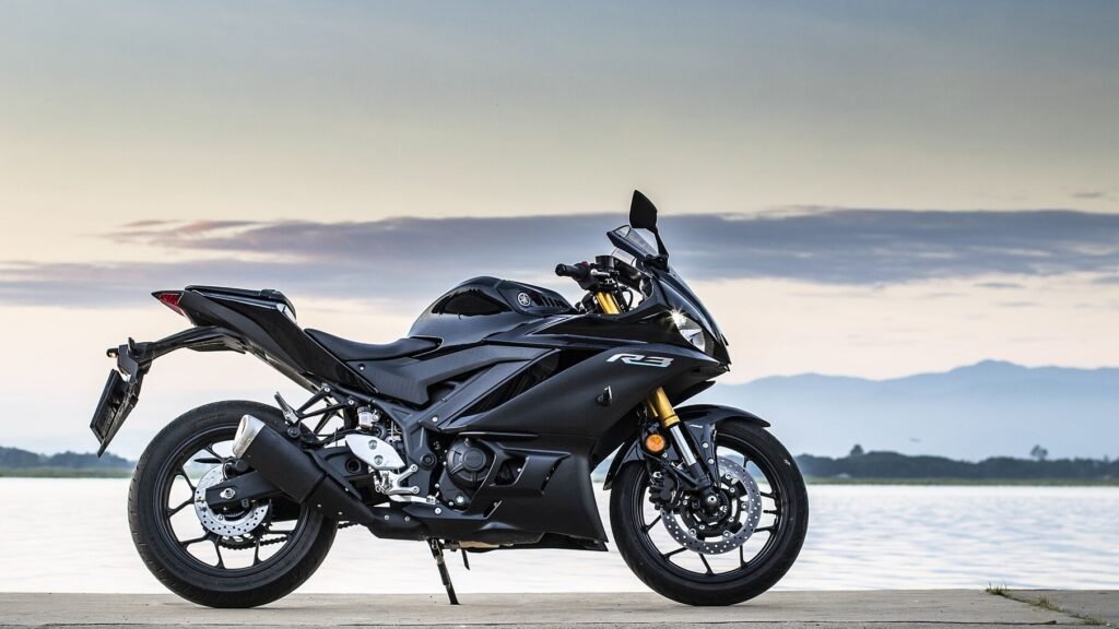 Yamaha R3 Black Side View