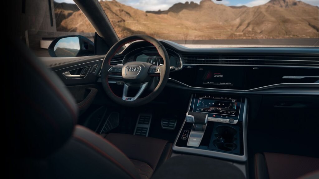 Audi RS Q8 Performance Dashboard