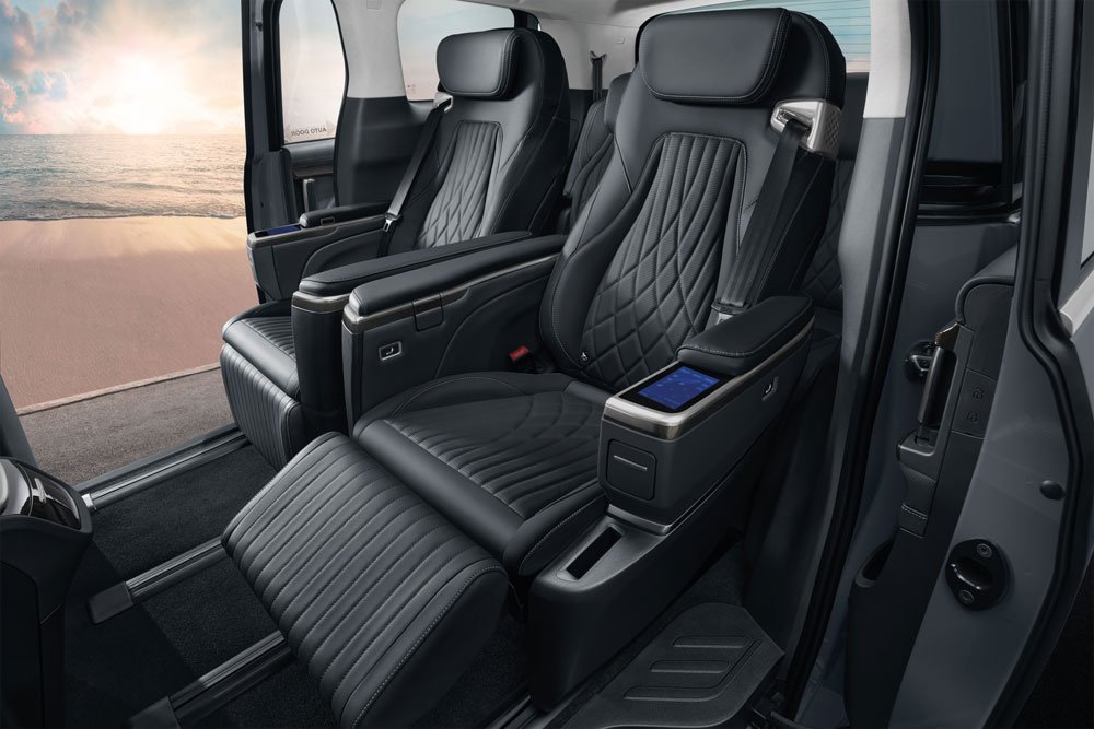 MG M9 EV seats